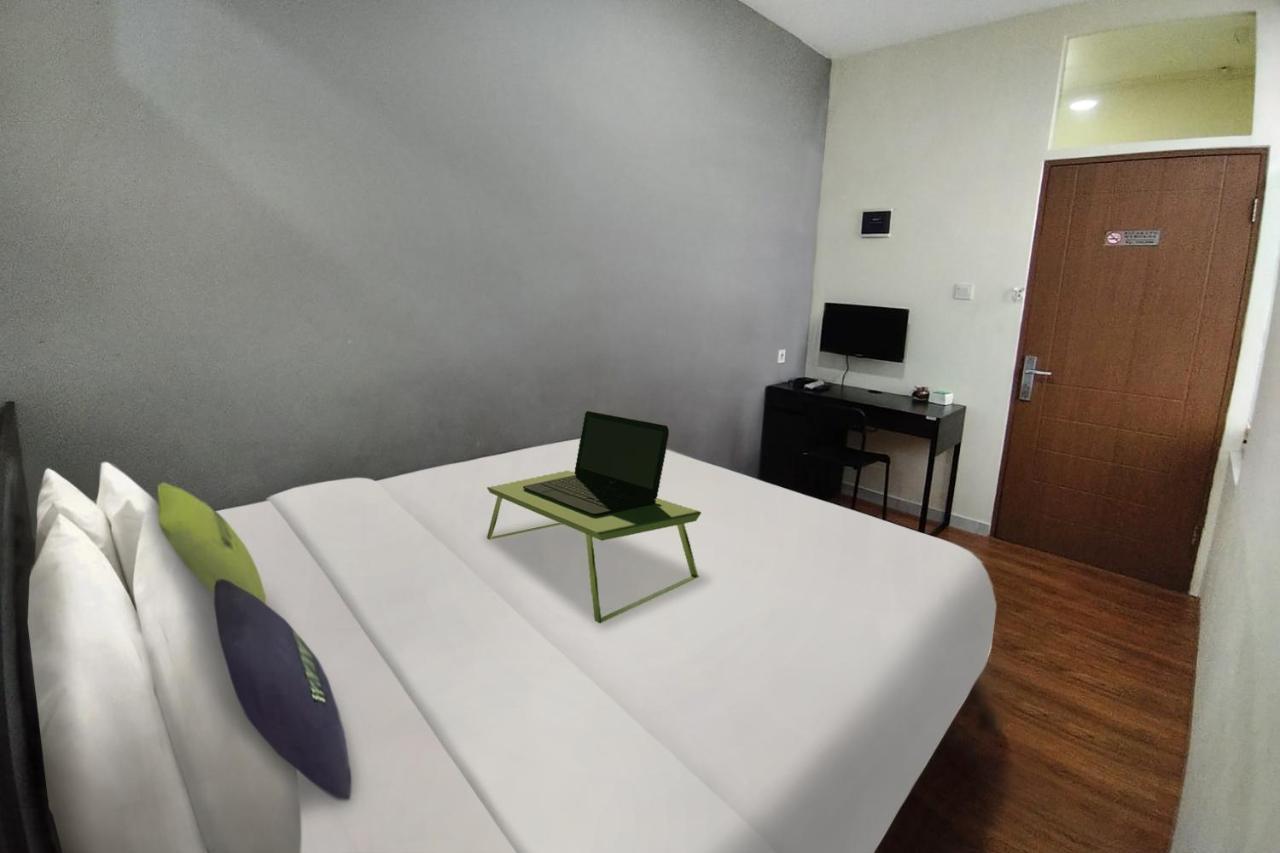Urbanview Hotel Surya Kahayan Palangkaraya By Reddoorz Exteriör bild
