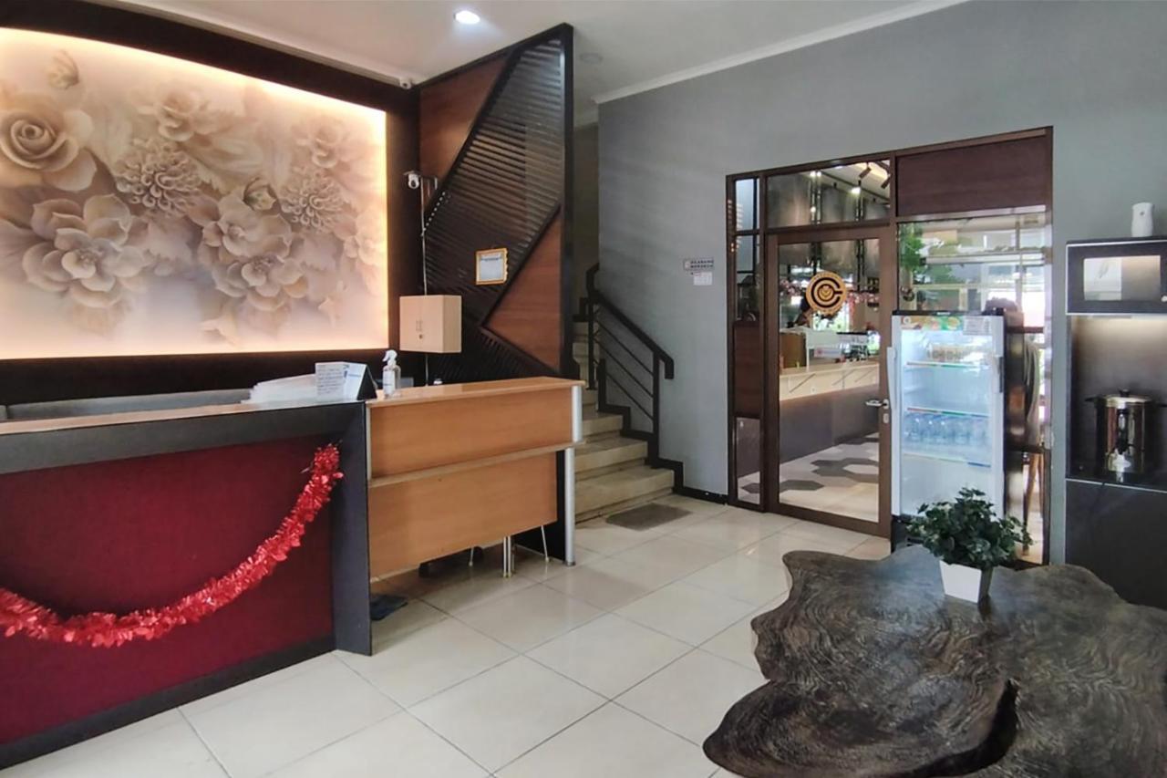 Urbanview Hotel Surya Kahayan Palangkaraya By Reddoorz Exteriör bild
